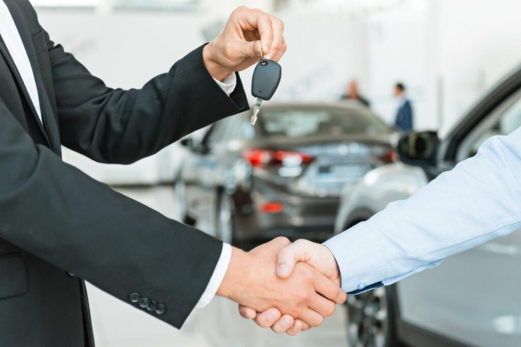 Chìa khóa dự phòng là phụ kiện cần thiết trong kiểm tra xe trước khi thuê