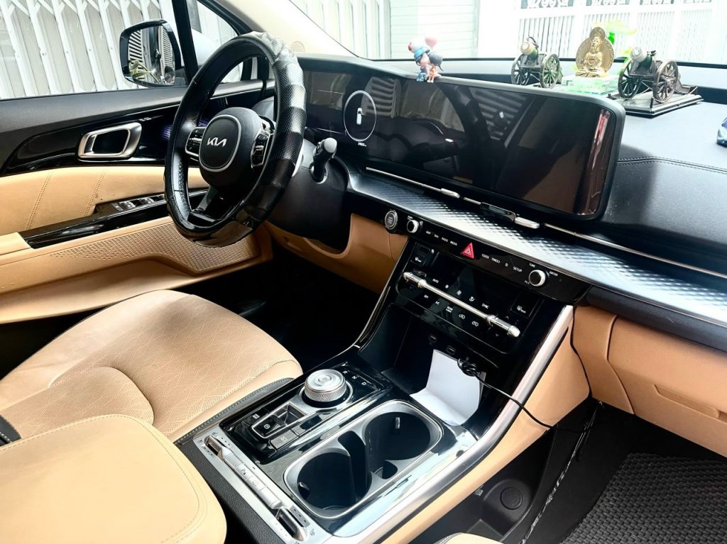 thuê xe kia Carnival