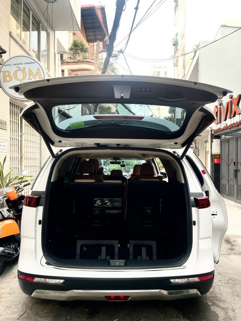 thuê xe kia Carnival
