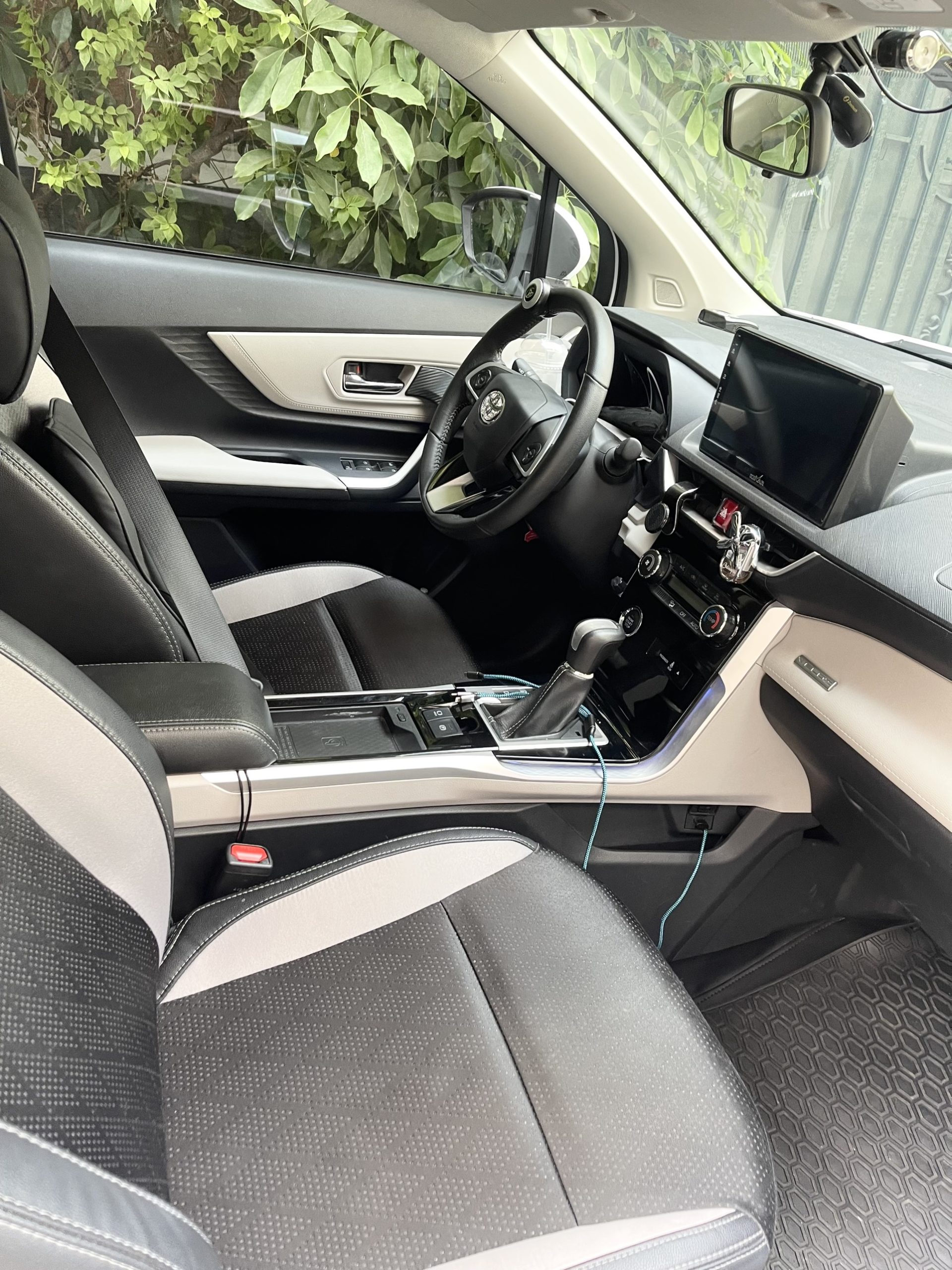 Thuê xe Toyota Veloz