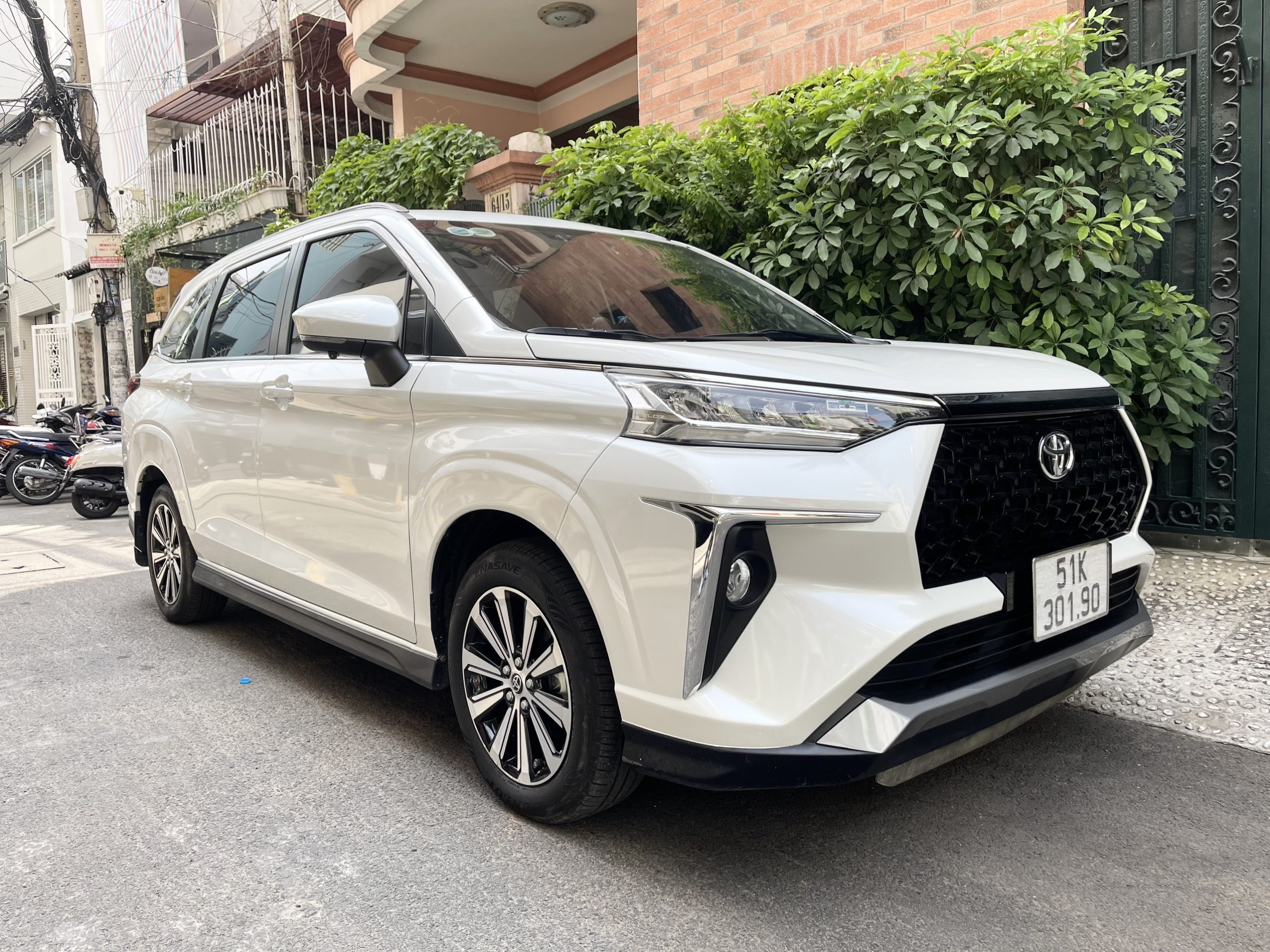 thuê xe toyota veloz