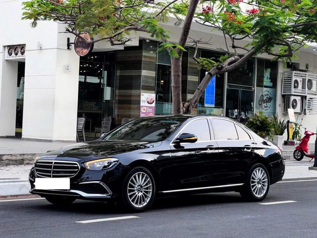 Thuê xe Mercedes E200