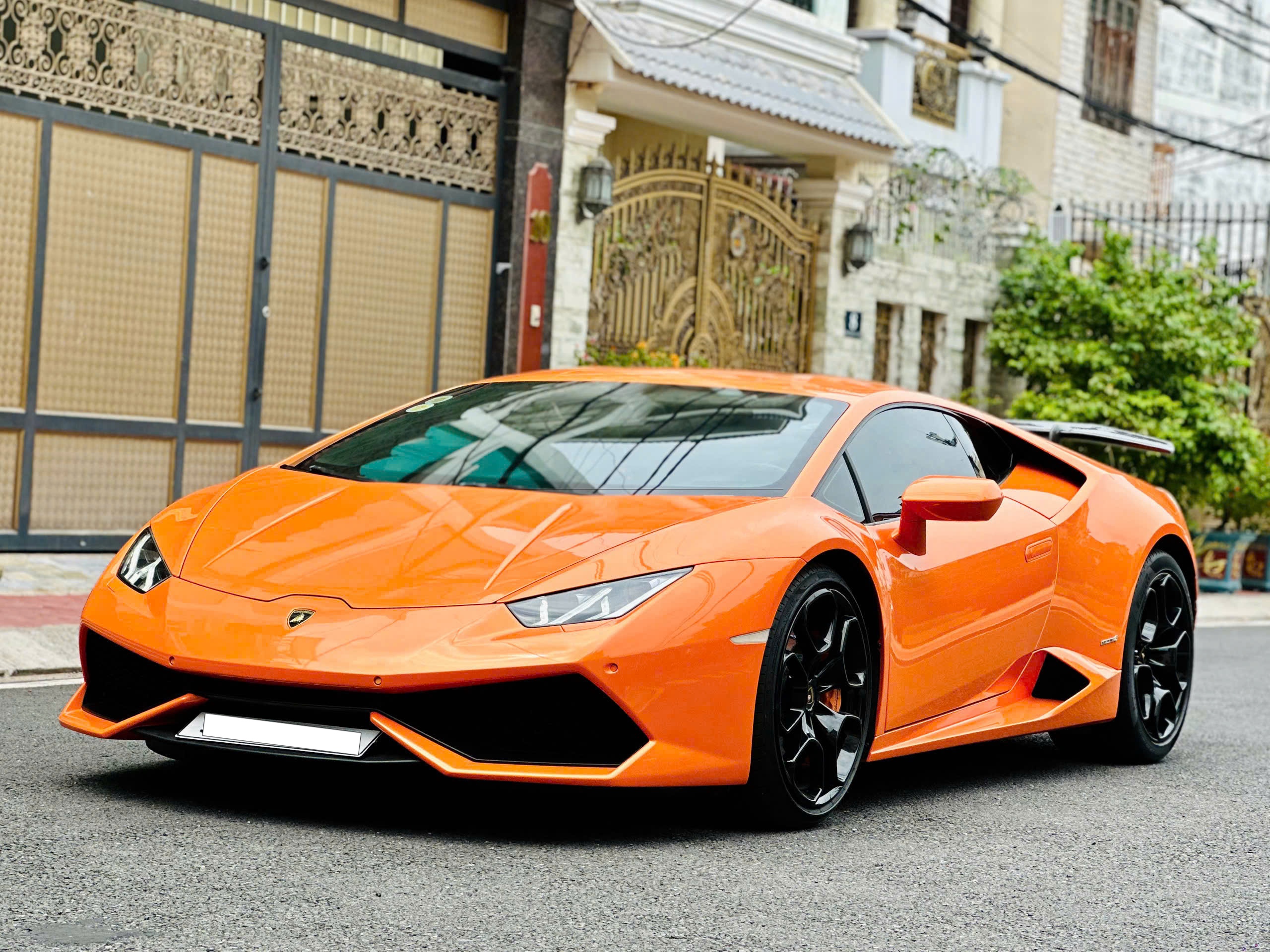 thuê xe lamborghini tự lái