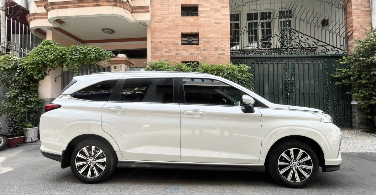 Thuê xe toyota veloz