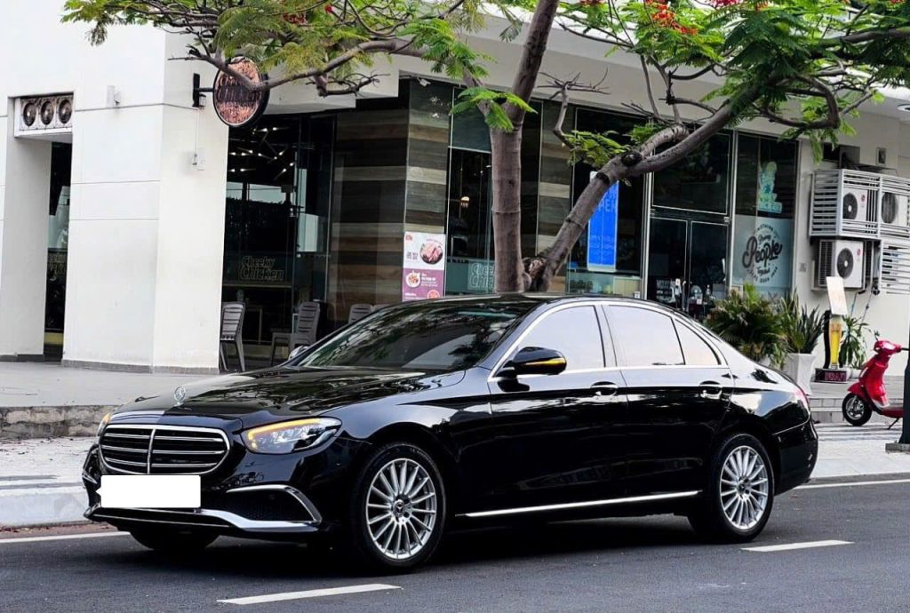 Thuê xe Mercedes E200